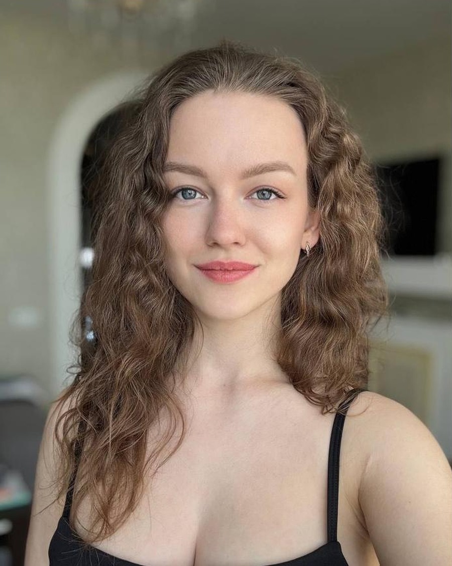 D-FG-111 Donor profile photograph
