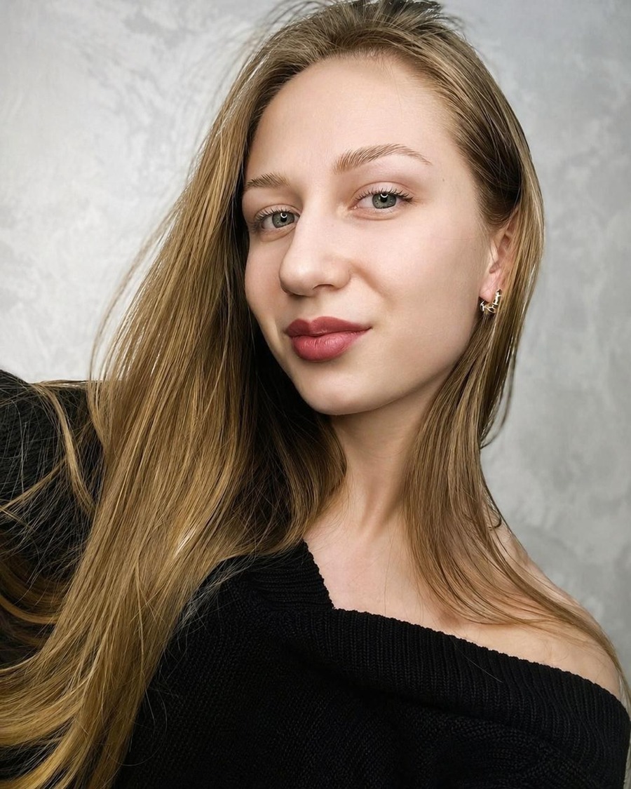 J-FS-GA562 Donor profile photograph
